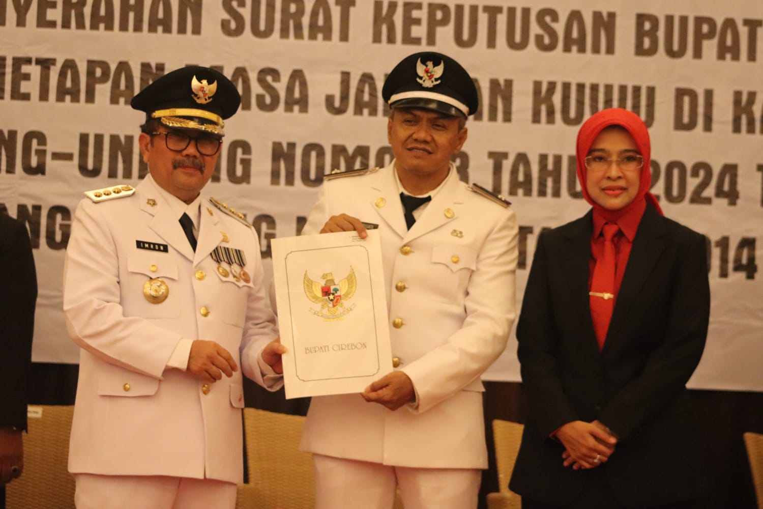 406 Kuwu Se-Kabupaten Cirebon Semringah, Terima SK Penetapan Masa Jabatan Baru