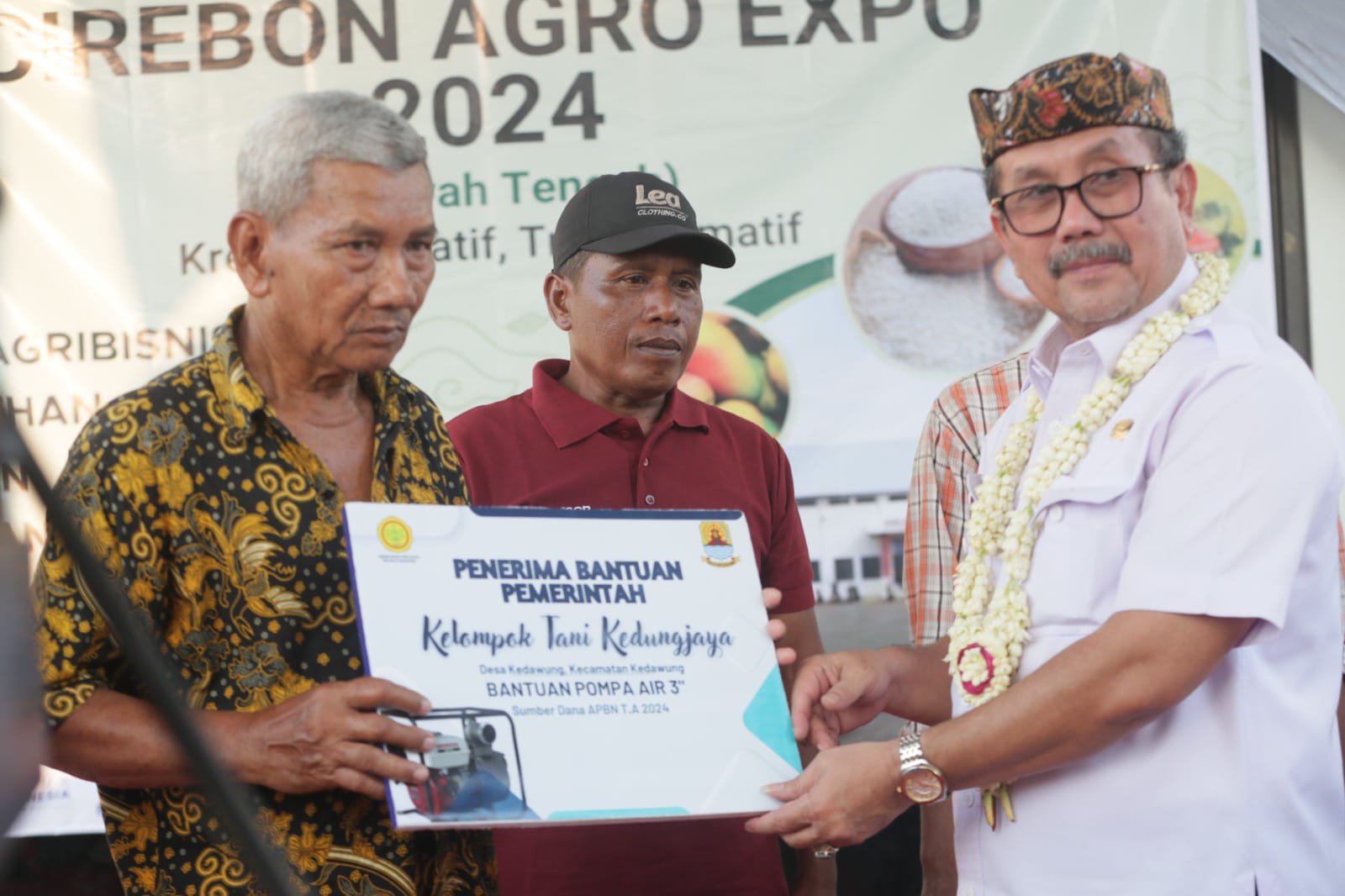 Bupati Cirebon, Berikan Bantuan Argo Expo Pertanian