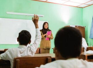 Krisis Ribuan Guru di SD dan SMP