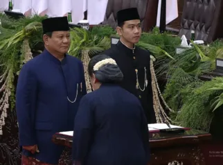 Caption : Prabowo dan Gibran Resmi di Lantik : Mengucapkan Sumpah Sebagai Presiden Dan Wakil Presiden Republik Indonesia Untuk Periode 2024-2029