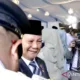 Presiden Jabat Satu-satu Tangan